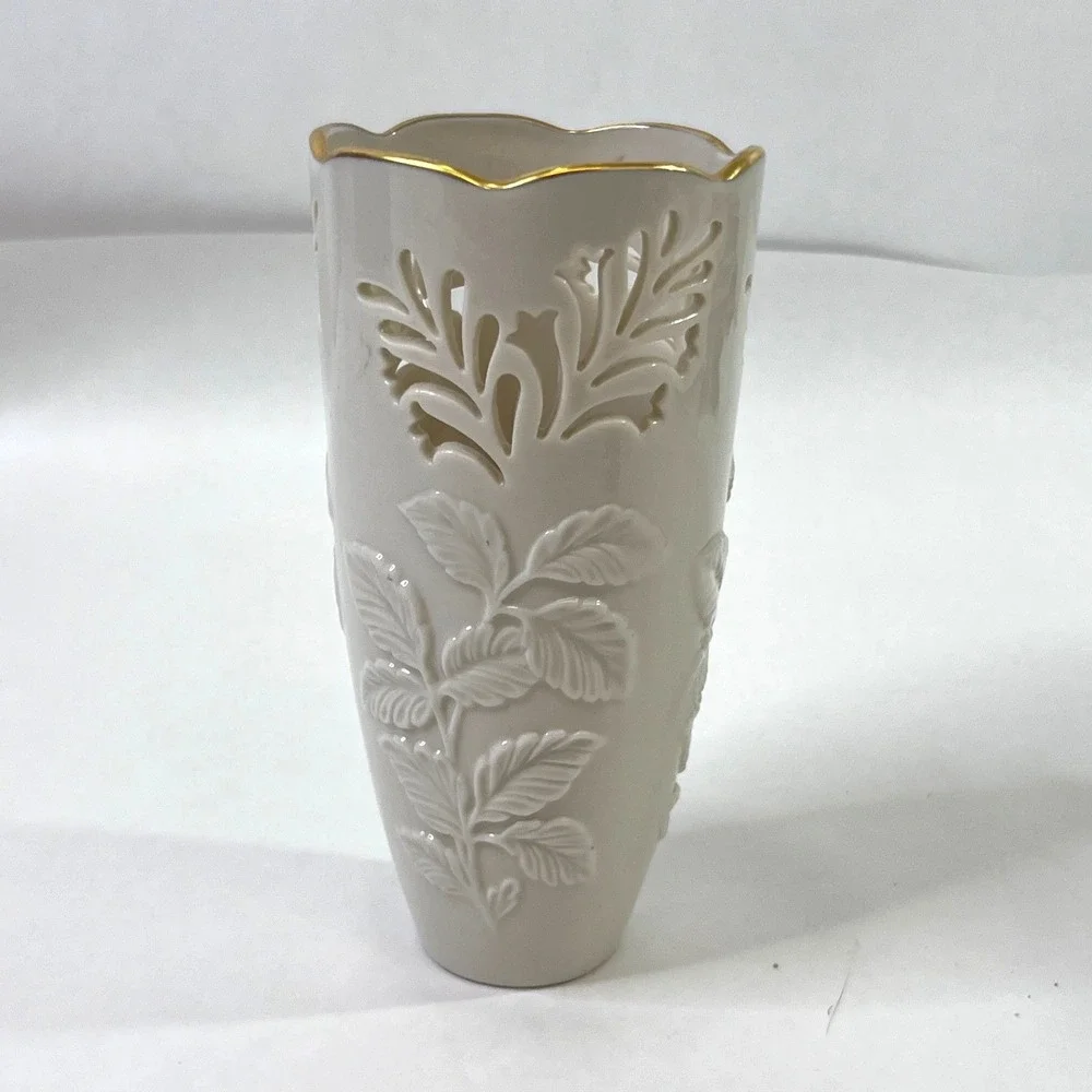 Lenox‎ Westbury Pierced Vase Raised Leaves Gold Trim Ivory 6-3/4 Inch